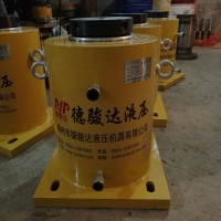 液壓滑升模板由什么組成？